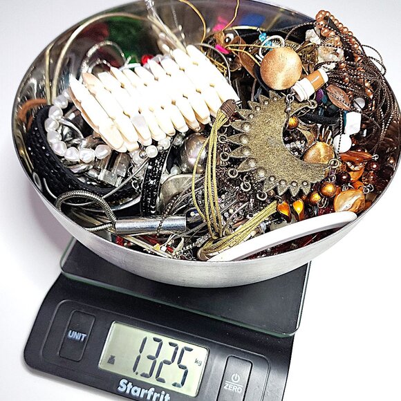 Mystery costume jewellery bundle - Picture 2 of 6